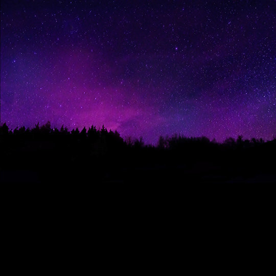 梦幻夜晚的高山背