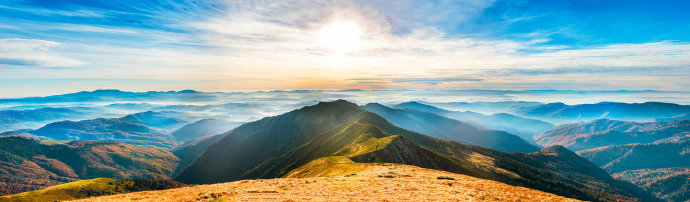 群山山顶自然风景