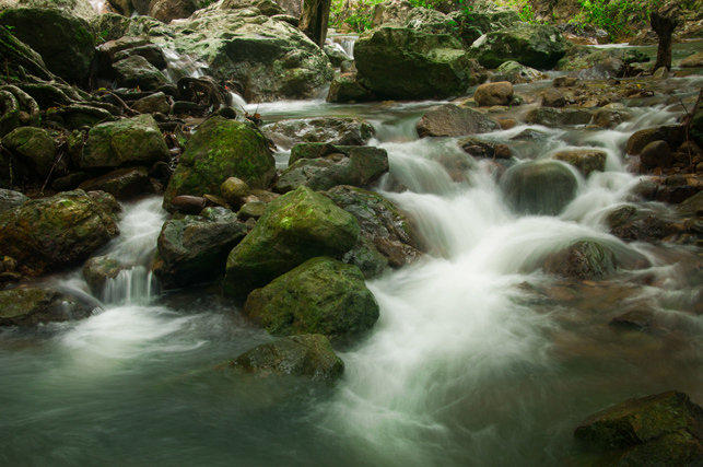 石头山水风景图片